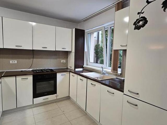 Apartament cu 4 camere de inchiriat in Green Valley