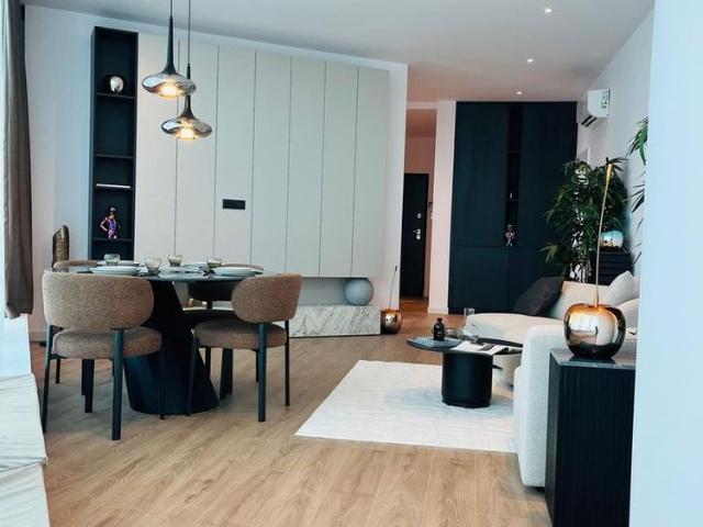 Apartament cu 4 camere de închiriat în One North Lofts