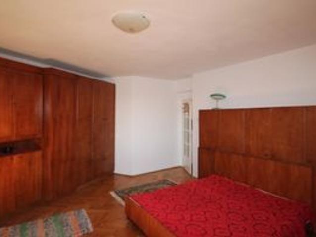 Apartament cu 4 camere de vânzare