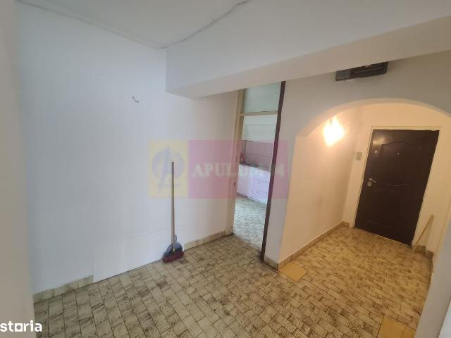 Apartament cu 4 camere de vanzare in Campina Zona Centrala