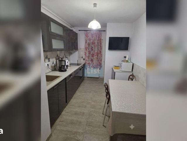 Apartament cu 4 camere decomandat Calea Floresti