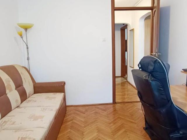 Apartament cu 4 camere in Tractoru Independentei