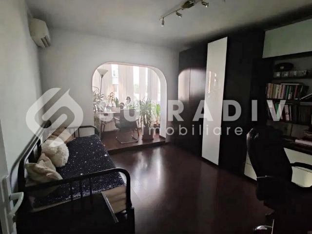 Apartament cu 4 camere, parcare, bloc cu lift Plopilor