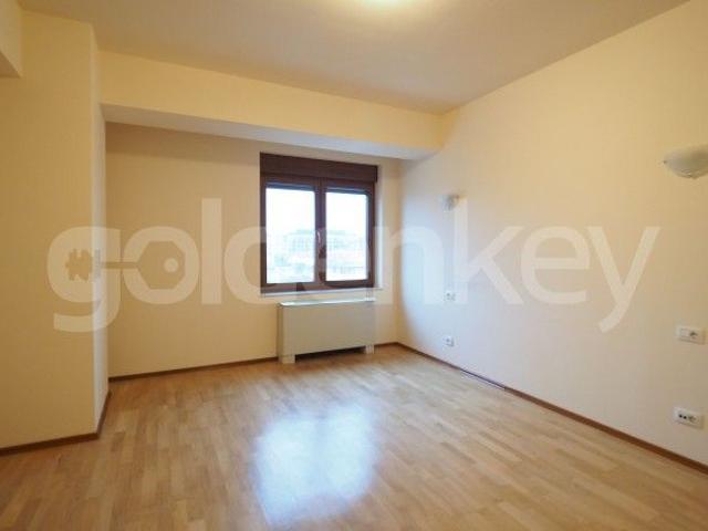 Apartament cu 4 camere potrivit pentru rezidenta si birouri | ID:3198980