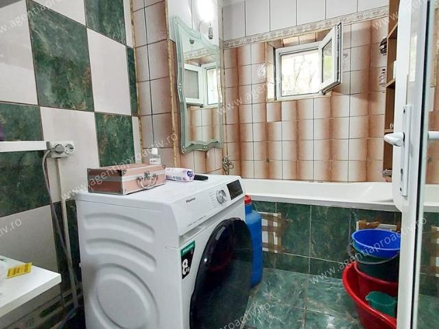 Apartament cu 4 camere, Str. Nae Leonard, S uri, etaj 2!