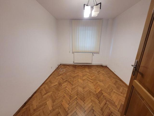 Apartament cu 4 camere si garaj de inchiriat – Medicina