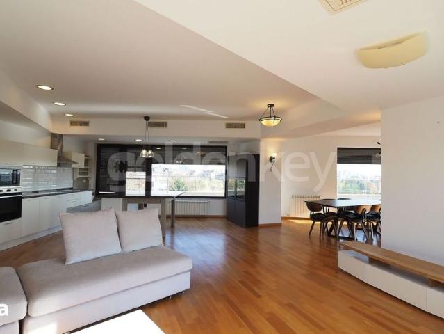 Apartament cu 4 camere si vedere spre parc | 78mp terasa