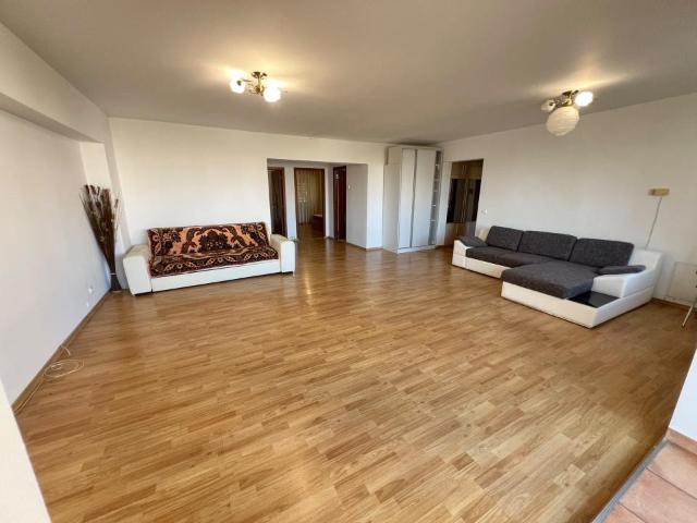 Apartament cu 4 camere transformat in 3 Arcu Gara