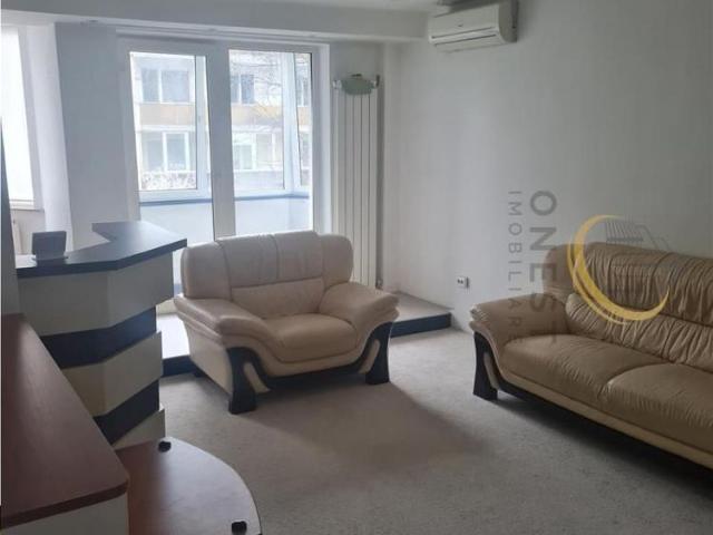 Apartament cu 4 camere zona Unic UMF