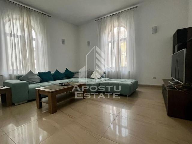 Apartament cu 4 camere 180mp loc de parcare zona centrala