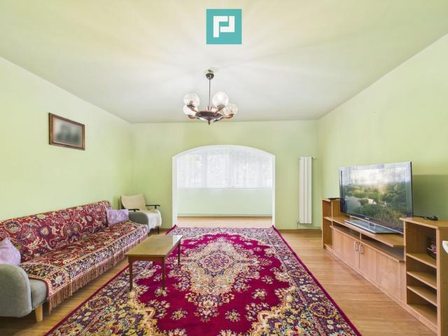 Apartament cu 5 camere in zona Polivalenta