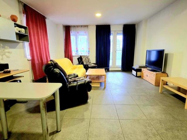 Apartament cu 5 camere 239 mp. utili si terasa 356 mp. in Prel. Ghencea parter