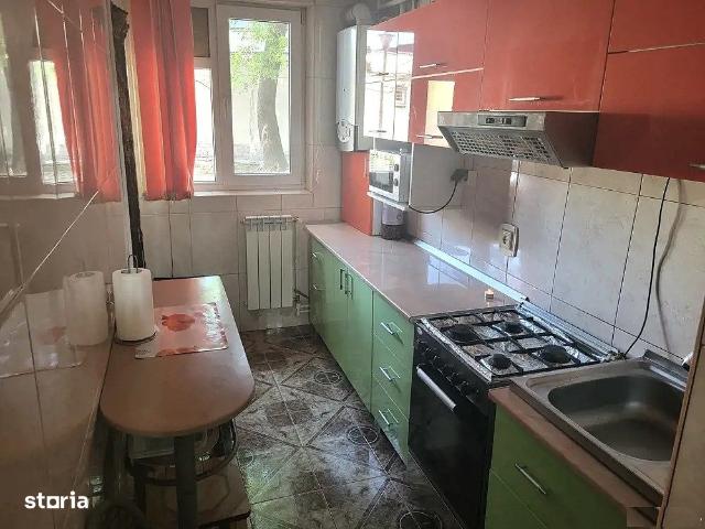 Apartament curat si luminos 2 camere decomandate parter Piata Centrala