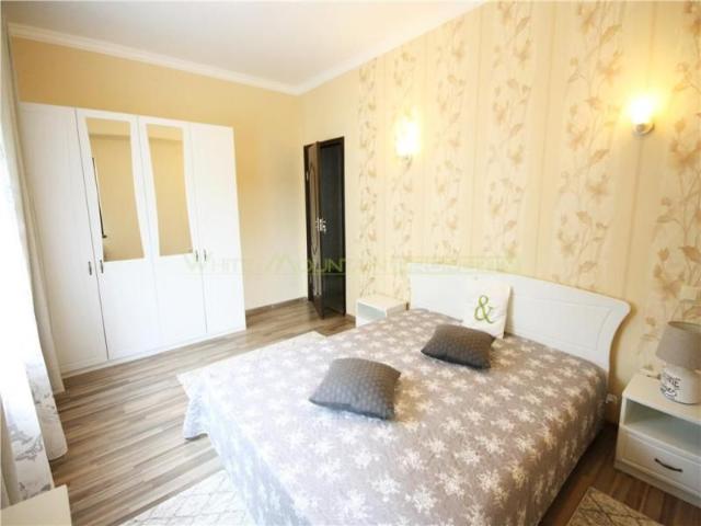 Apartament central cu acces la gradina si 2 locuri parcare