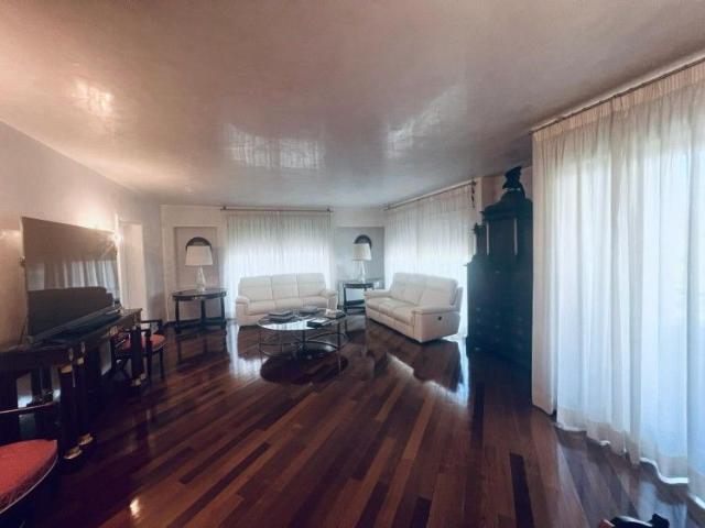 Apartament de inchiriat 4 camere zona Primaverii, Bucuresti 177 mp