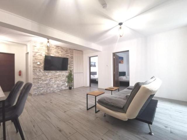 Apartament de inchiriat 4 camere in Oradea, zona Iosia, 90mp