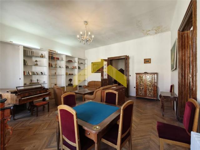 Apartament de inchiriat 4 camere Palatul Neuman
