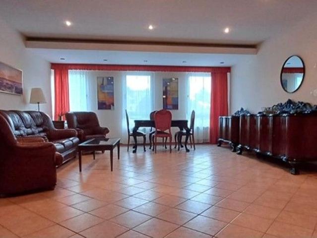 Apartament de inchiriat 5 camere zona Batistei Teatrul National, Bucuresti