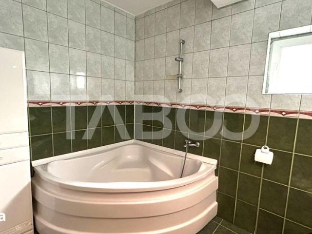 Apartament de inchiriat 96 mpu 4 camere 2 balcoane 2 bai zona Tilisca