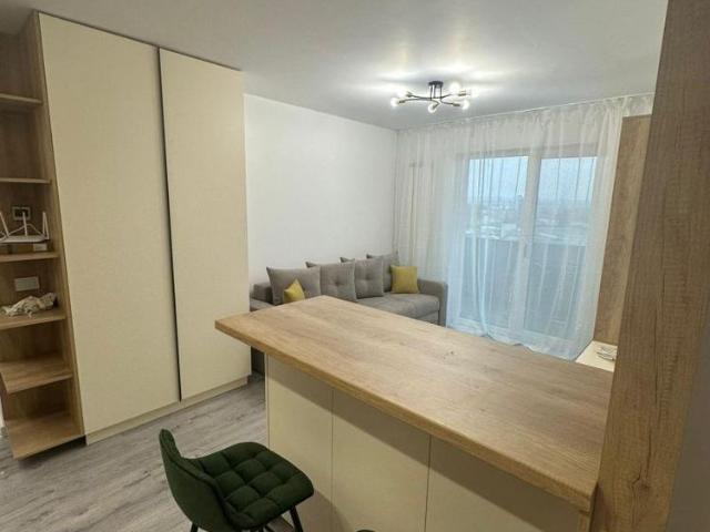 Apartament de inchiriat 1 camera trasf. in 2, zona Poitiers Tower, bloc nou