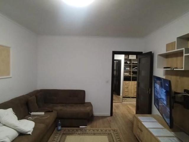 Apartament de inchiriat, 2 camere, decomandat, 55 mp, Centru, UMF, Cod 162780