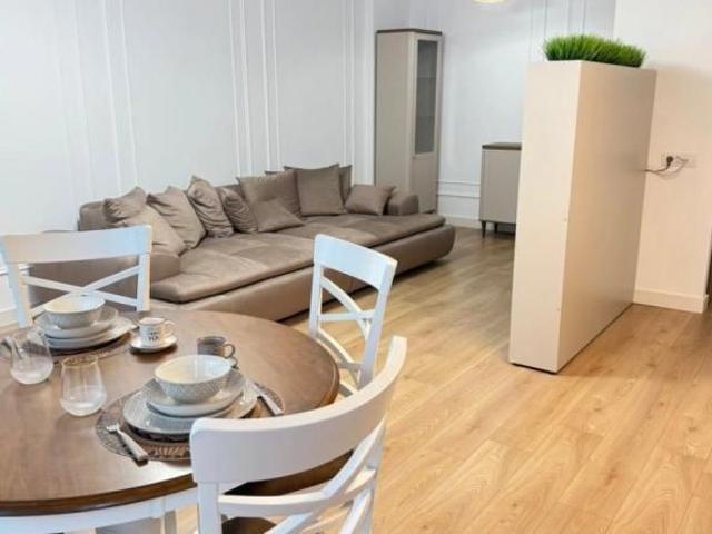 Apartament de inchiriat, 2 camere, decomandat, 57 mp, Baza 3, Silk District, Cod 161525