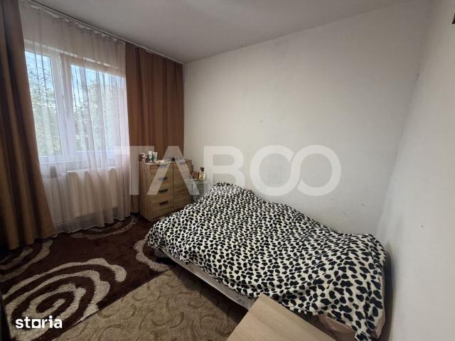 Apartament de inchiriat 2 camere semidecomandat etaj 4 mobilat utilat