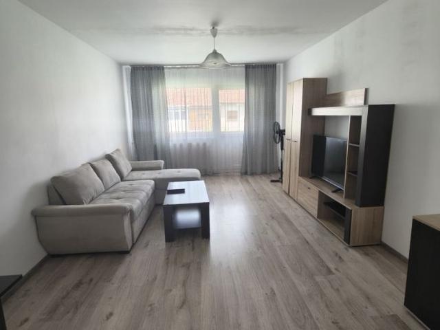 Apartament de inchiriat, 3 camere, zona centrala Ramnicu Valcea