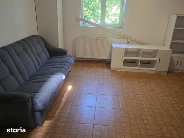 Apartament de inchiriat 3 camere zona Centru Arcu