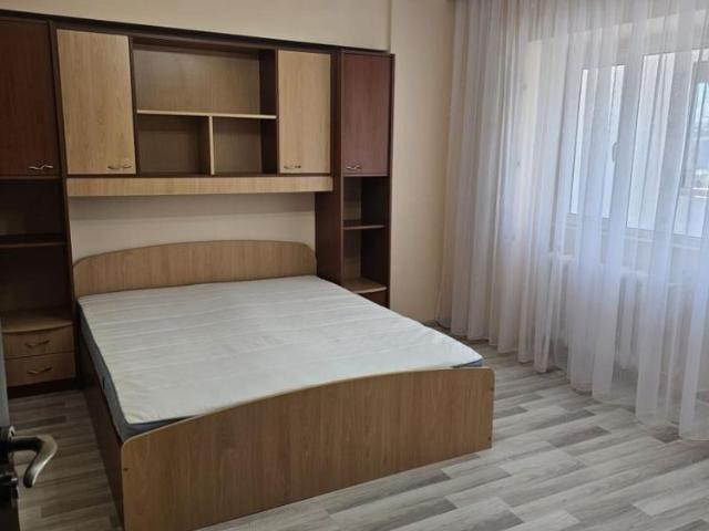 Apartament de inchiriat 3 camere zona Centru Arcu