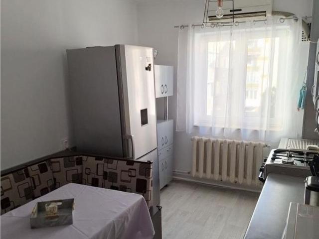 Apartament de Inchiriat 3 Camere, Zona Cetate
