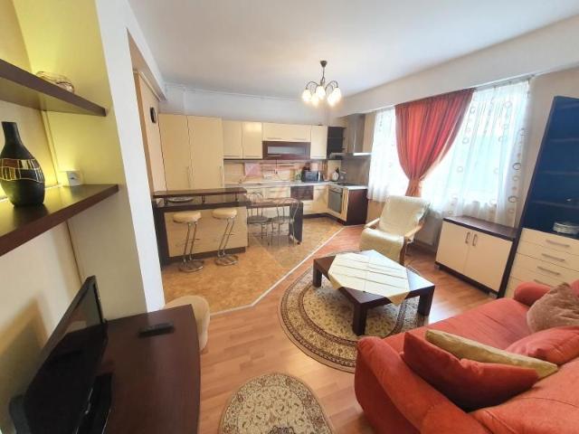 Apartament de inchiriat, 3 camere, Semicentral