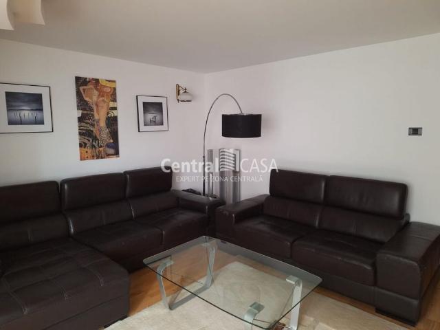 Apartament de închiriat cu 4 camere, Centru Targu Cucu