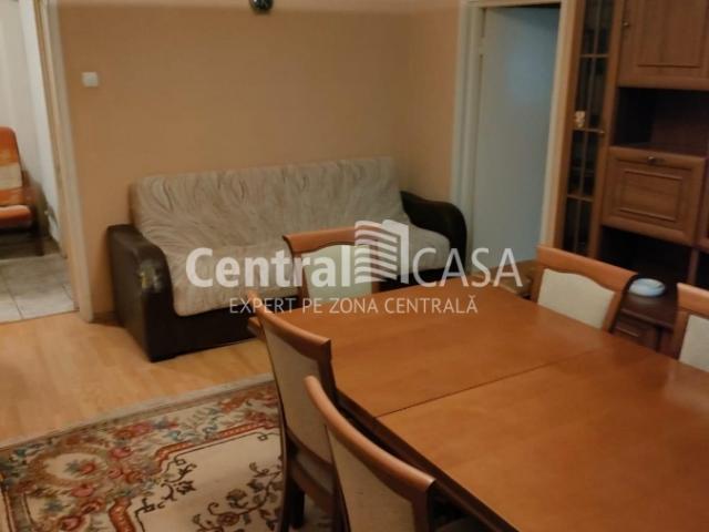 Apartament de închiriat cu 4 camere, Podu Ros