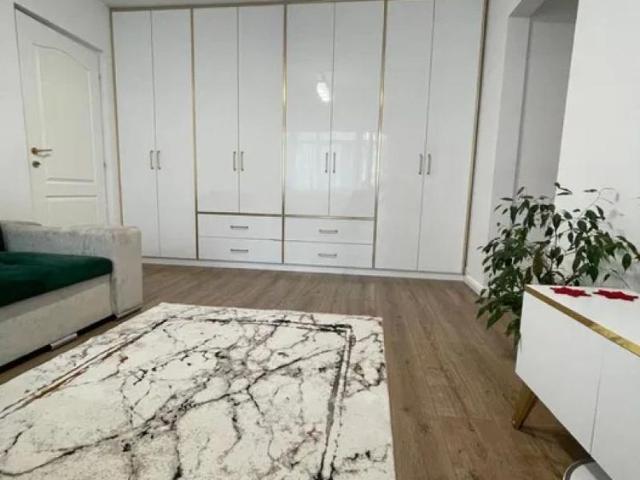 Apartament de inchiriat cu 2 camere Zona Podul de Piatra