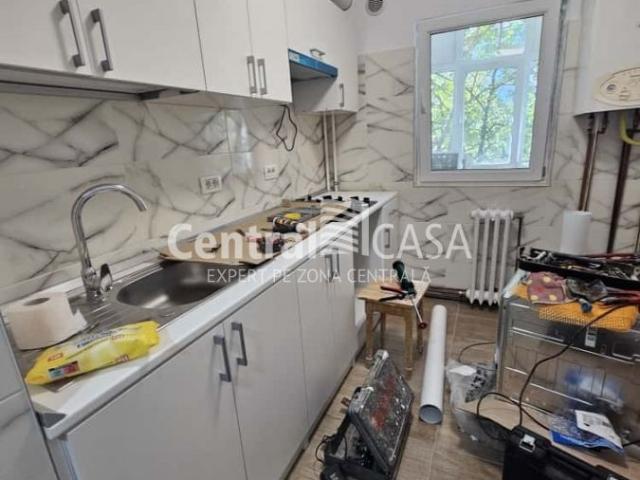 Apartament de închiriat cu 2 camere, Centru Podul de Fier
