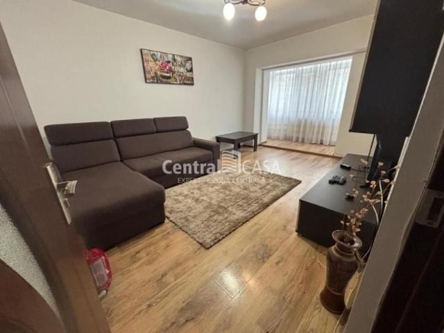 Apartament de inchiriat cu 2 camere, Centru Podul de Fier