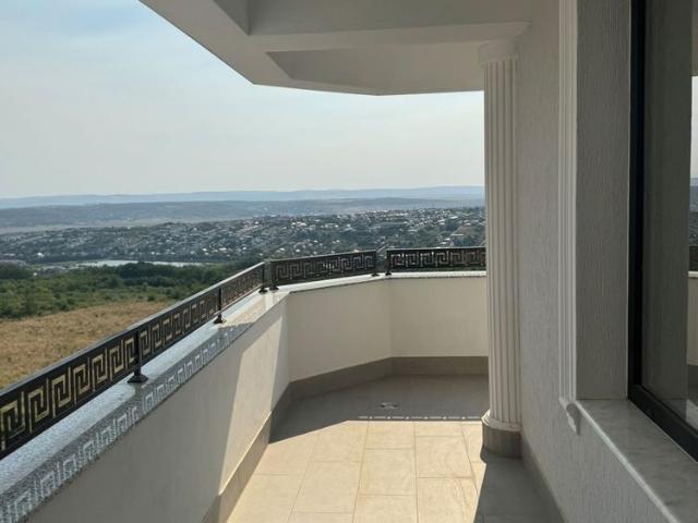 Apartament de inchiriat cu 2 camere decomandate Royal Town Iasi