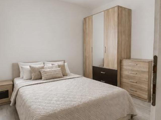 Apartament de inchiriat cu 2 camere, parcare,etaj 1, zona Florilor