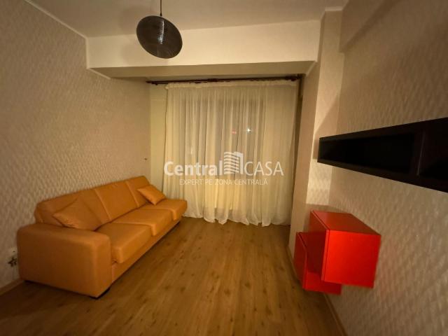 Apartament de închiriat cu 2 camere, Podul de Piatra