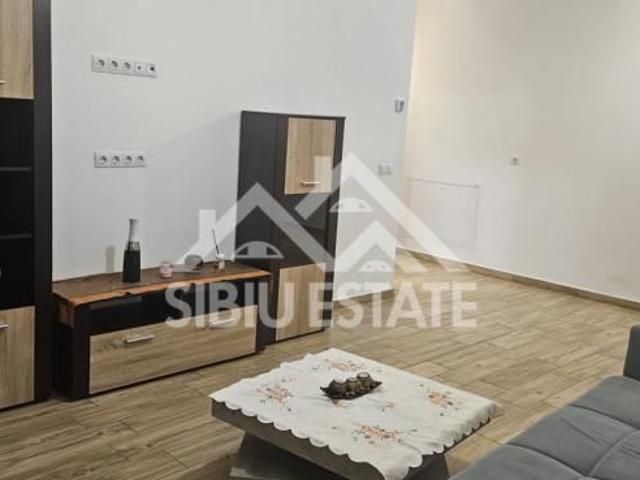 Apartament de inchiriat cu 3 camere,balcon, loc de parcarare, mobilat si utilat