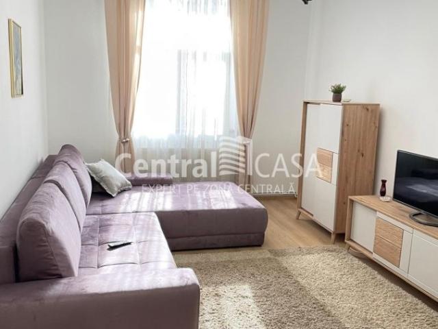 Apartament de închiriat cu 3 camere, Centru