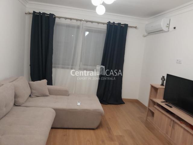 Apartament de închiriat cu 3 camere, Centru