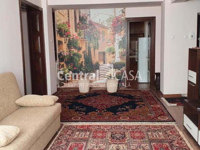 Apartament de închiriat cu 3 camere, Centru Civic