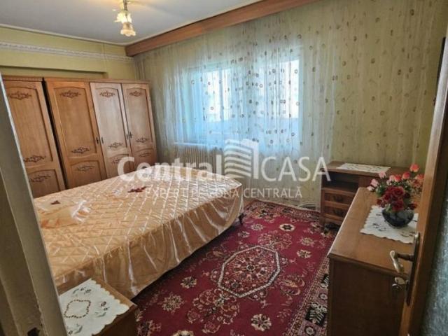 Apartament de inchiriat cu 3 camere, Centru Bd Independentei