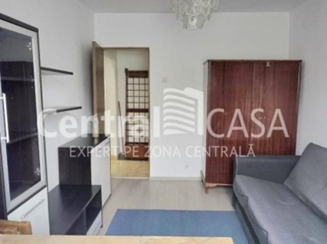 Apartament de inchiriat cu 3 camere, Centru Gara