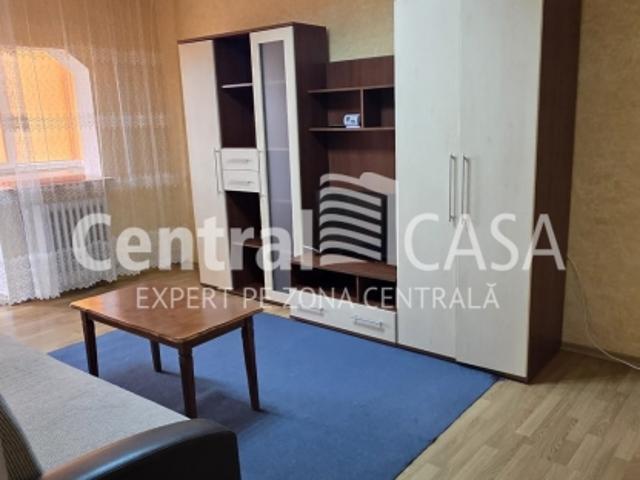 Apartament de închiriat cu 3 camere, Centru Gara