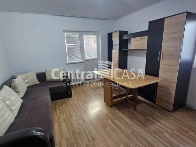 Apartament de închiriat cu 3 camere, Centru Gara