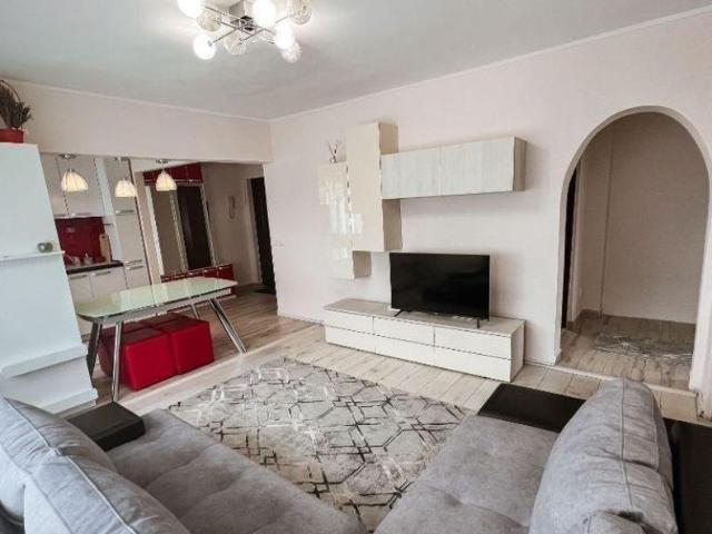 Apartament de inchiriat cu 3 camere Centru Sala Polivalenta