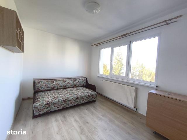 Apartament de închiriat cu balcon și vedere urbană
